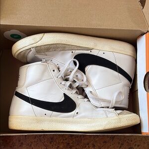 Used Nike High-Top Sneakers in Cream and Black Women’s 9.5
